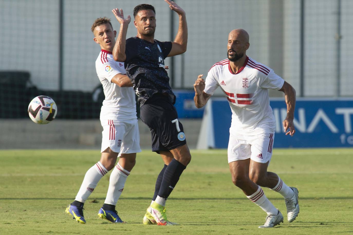 Fotos: El Efesé reverdece frente al Ibiza