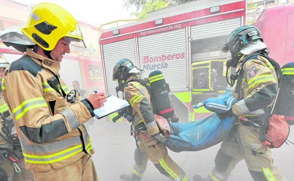Los bomberos de Alhama exigen un refuerzo de personal y más material para el parque comarcal