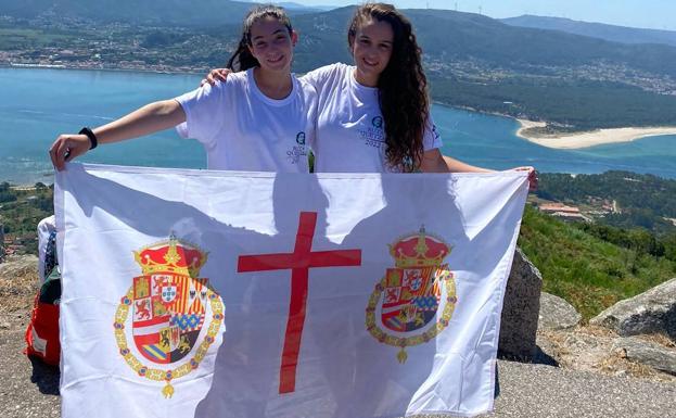 Laura Asís y Silvia Maestra, amigas y compañeras del IES Antonio Hellín Costa, en uno de los puntos de la Ruta Quetzal.