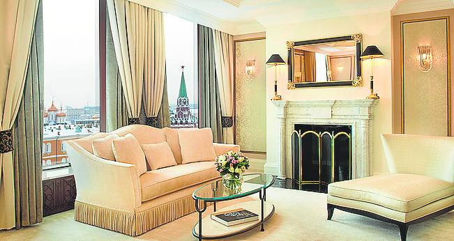 Hotel Ritz-Carlton (muy bueno). Europa- Rusia-Moscú. Muy próximo a la Plaza Roja y al mítico teatro Bolshoi. Decoración muy agradable y trato profesional y amable, como suele ser habitual en los hoteles de esta cadena.