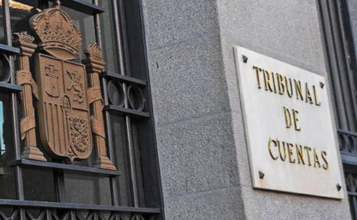 Detalle de la fachada de la sede del Tribunal de Cuentas.