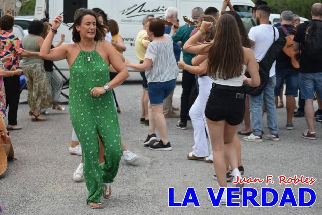 El pasado sábado, 30 de julio del 2022, en la explanada junto al Restaurante El Cortijo, en el Campo de San Juan, se celebró el XXX ENCUENTRO DE CUADRILLAS DE ANIMEROS EN EL NOROESTE MURCIANO. Las cuadrillas invitadas empezaron a llegar y a hacer música mientras se hacía la hora de degustar una merienda/cena que se les ofreció a las mismas. A continuación tuvo lugar el homenaje a Salvador Ondoño López, fallecido hace solo unos días.