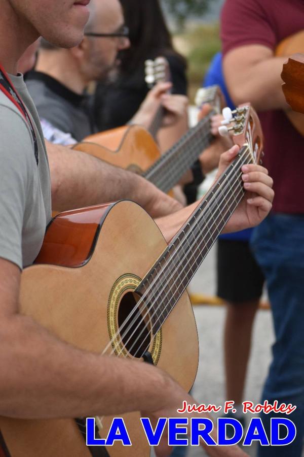 El pasado sábado, 30 de julio del 2022, en la explanada junto al Restaurante El Cortijo, en el Campo de San Juan, se celebró el XXX ENCUENTRO DE CUADRILLAS DE ANIMEROS EN EL NOROESTE MURCIANO. Las cuadrillas invitadas empezaron a llegar y a hacer música mientras se hacía la hora de degustar una merienda/cena que se les ofreció a las mismas. A continuación tuvo lugar el homenaje a Salvador Ondoño López, fallecido hace solo unos días.