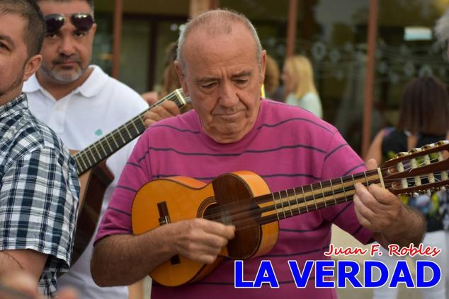 El pasado sábado, 30 de julio del 2022, en la explanada junto al Restaurante El Cortijo, en el Campo de San Juan, se celebró el XXX ENCUENTRO DE CUADRILLAS DE ANIMEROS EN EL NOROESTE MURCIANO. Las cuadrillas invitadas empezaron a llegar y a hacer música mientras se hacía la hora de degustar una merienda/cena que se les ofreció a las mismas. A continuación tuvo lugar el homenaje a Salvador Ondoño López, fallecido hace solo unos días.
