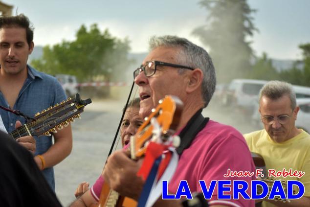 El pasado sábado, 30 de julio del 2022, en la explanada junto al Restaurante El Cortijo, en el Campo de San Juan, se celebró el XXX ENCUENTRO DE CUADRILLAS DE ANIMEROS EN EL NOROESTE MURCIANO. Las cuadrillas invitadas empezaron a llegar y a hacer música mientras se hacía la hora de degustar una merienda/cena que se les ofreció a las mismas. A continuación tuvo lugar el homenaje a Salvador Ondoño López, fallecido hace solo unos días.