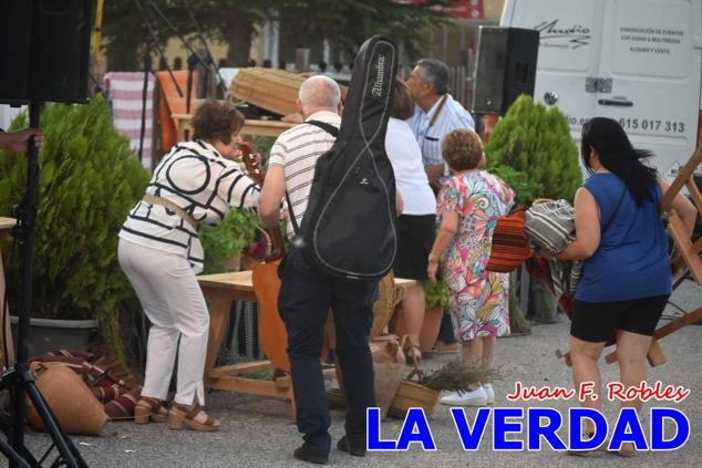 El pasado sábado, 30 de julio del 2022, en la explanada junto al Restaurante El Cortijo, en el Campo de San Juan, se celebró el XXX ENCUENTRO DE CUADRILLAS DE ANIMEROS EN EL NOROESTE MURCIANO. Las cuadrillas invitadas empezaron a llegar y a hacer música mientras se hacía la hora de degustar una merienda/cena que se les ofreció a las mismas. A continuación tuvo lugar el homenaje a Salvador Ondoño López, fallecido hace solo unos días.
