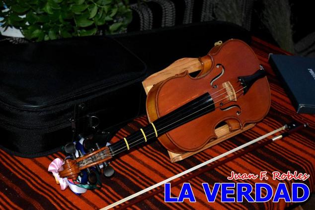 El pasado sábado, 30 de julio del 2022, en la explanada junto al Restaurante El Cortijo, en el Campo de San Juan, se celebró el XXX ENCUENTRO DE CUADRILLAS DE ANIMEROS EN EL NOROESTE MURCIANO. Las cuadrillas invitadas empezaron a llegar y a hacer música mientras se hacía la hora de degustar una merienda/cena que se les ofreció a las mismas. A continuación tuvo lugar el homenaje a Salvador Ondoño López, fallecido hace solo unos días.