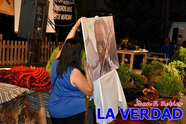 El pasado sábado, 30 de julio del 2022, en la explanada junto al Restaurante El Cortijo, en el Campo de San Juan, se celebró el XXX ENCUENTRO DE CUADRILLAS DE ANIMEROS EN EL NOROESTE MURCIANO. Las cuadrillas invitadas empezaron a llegar y a hacer música mientras se hacía la hora de degustar una merienda/cena que se les ofreció a las mismas. A continuación tuvo lugar el homenaje a Salvador Ondoño López, fallecido hace solo unos días.
