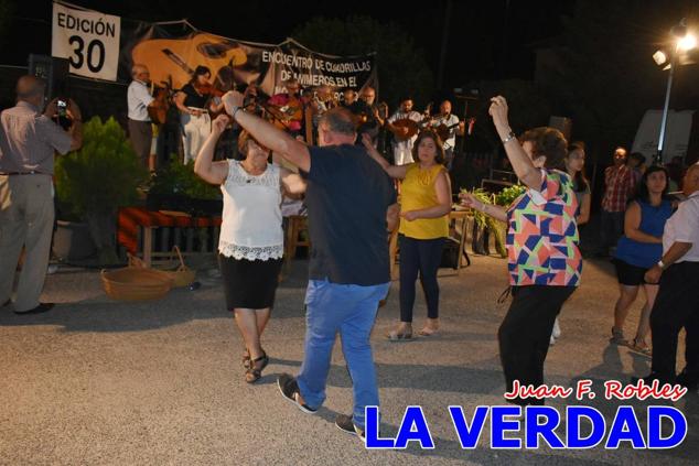 El pasado sábado, 30 de julio del 2022, en la explanada junto al Restaurante El Cortijo, en el Campo de San Juan, se celebró el XXX ENCUENTRO DE CUADRILLAS DE ANIMEROS EN EL NOROESTE MURCIANO. Las cuadrillas invitadas empezaron a llegar y a hacer música mientras se hacía la hora de degustar una merienda/cena que se les ofreció a las mismas. A continuación tuvo lugar el homenaje a Salvador Ondoño López, fallecido hace solo unos días.