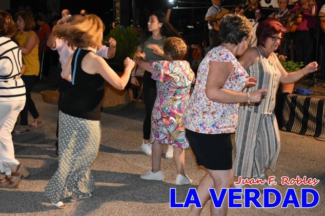 El pasado sábado, 30 de julio del 2022, en la explanada junto al Restaurante El Cortijo, en el Campo de San Juan, se celebró el XXX ENCUENTRO DE CUADRILLAS DE ANIMEROS EN EL NOROESTE MURCIANO. Las cuadrillas invitadas empezaron a llegar y a hacer música mientras se hacía la hora de degustar una merienda/cena que se les ofreció a las mismas. A continuación tuvo lugar el homenaje a Salvador Ondoño López, fallecido hace solo unos días.