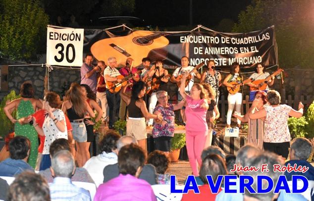 El pasado sábado, 30 de julio del 2022, en la explanada junto al Restaurante El Cortijo, en el Campo de San Juan, se celebró el XXX ENCUENTRO DE CUADRILLAS DE ANIMEROS EN EL NOROESTE MURCIANO. Las cuadrillas invitadas empezaron a llegar y a hacer música mientras se hacía la hora de degustar una merienda/cena que se les ofreció a las mismas. A continuación tuvo lugar el homenaje a Salvador Ondoño López, fallecido hace solo unos días.
