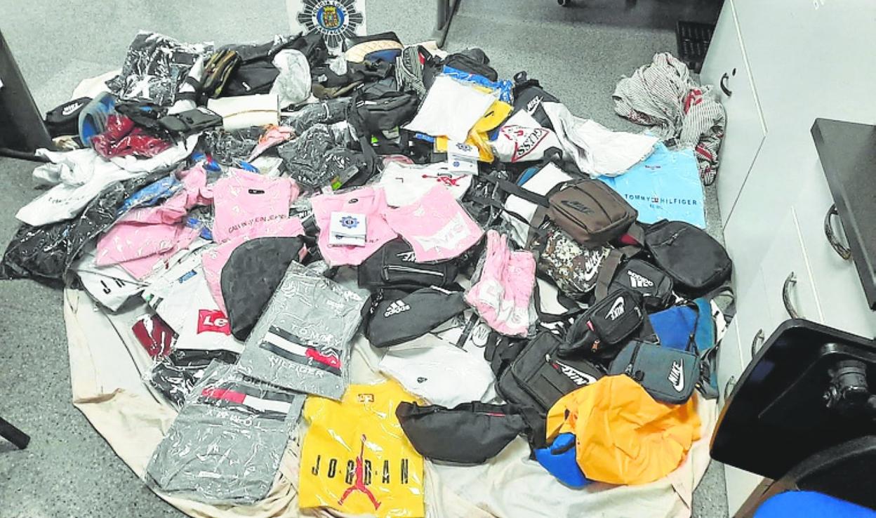 Prendas incautadas ayer en Cabo de Palos. 