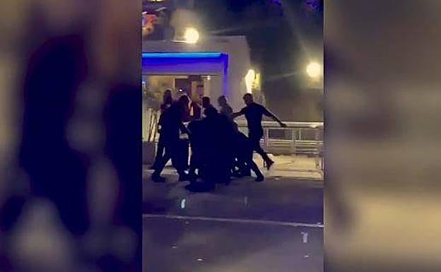 Imágen del vídeo de la presunta agresión en la discoteca de la Región de Murcia. 