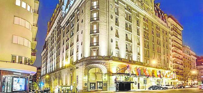 Hotel Albear (muy bueno). América-Argentina-Buenos Aires. Situado en el exclusivo barrio de La Recoleta, es el hotel de lujo más antiguo de Buenos Aires y centro de los encuentros sociales de la capital argentina. Tiene un bruno muy celebrado por sus exquisiteces y el magnífico ambiente de sus salones.