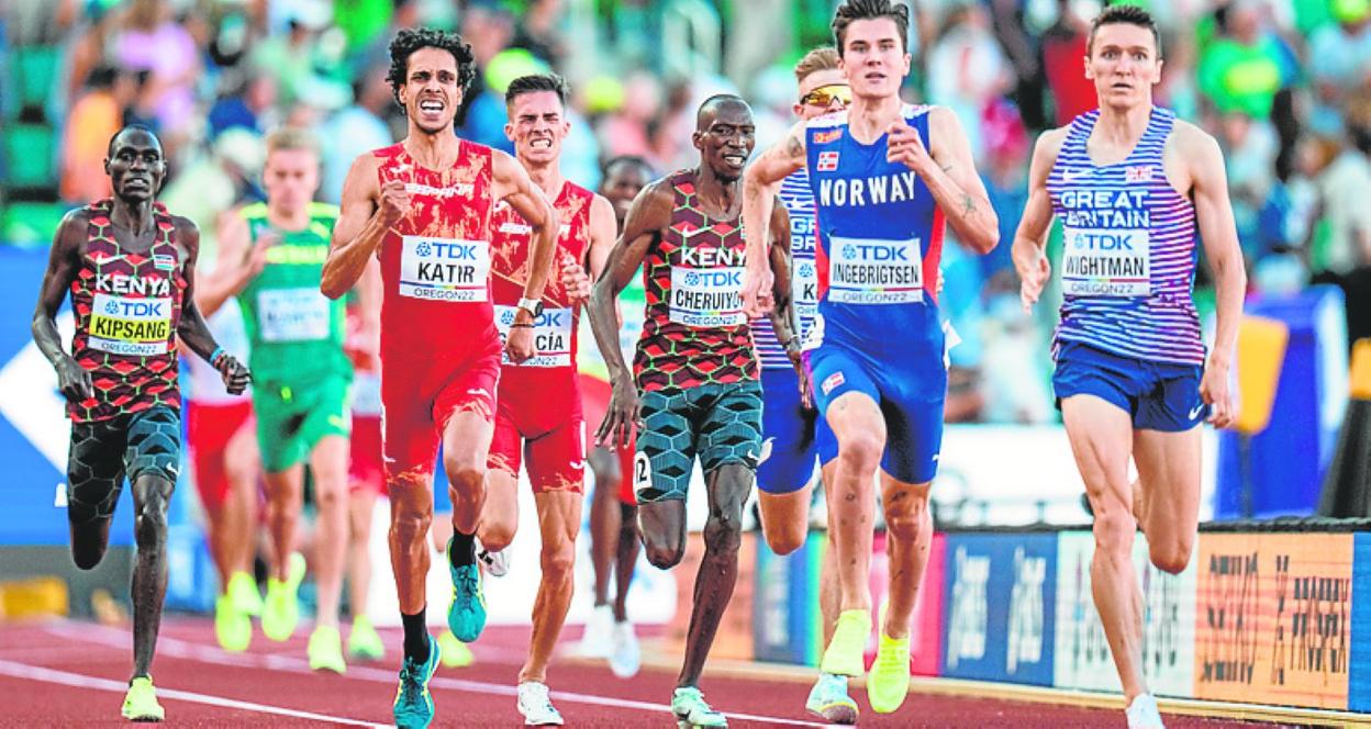 Katir, a la izquierda, en la final de 1.500 del Mundial de Eugene. 