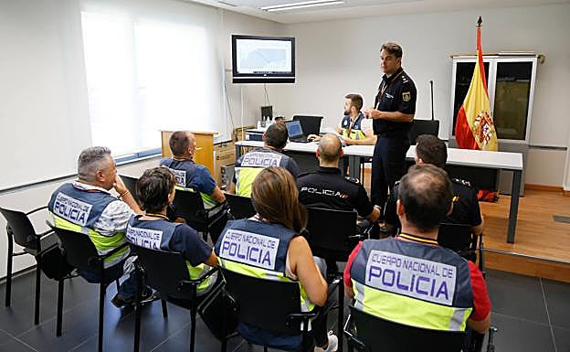 Reunión de la Brigada de Extranjería y Fronteras de Cartagena.