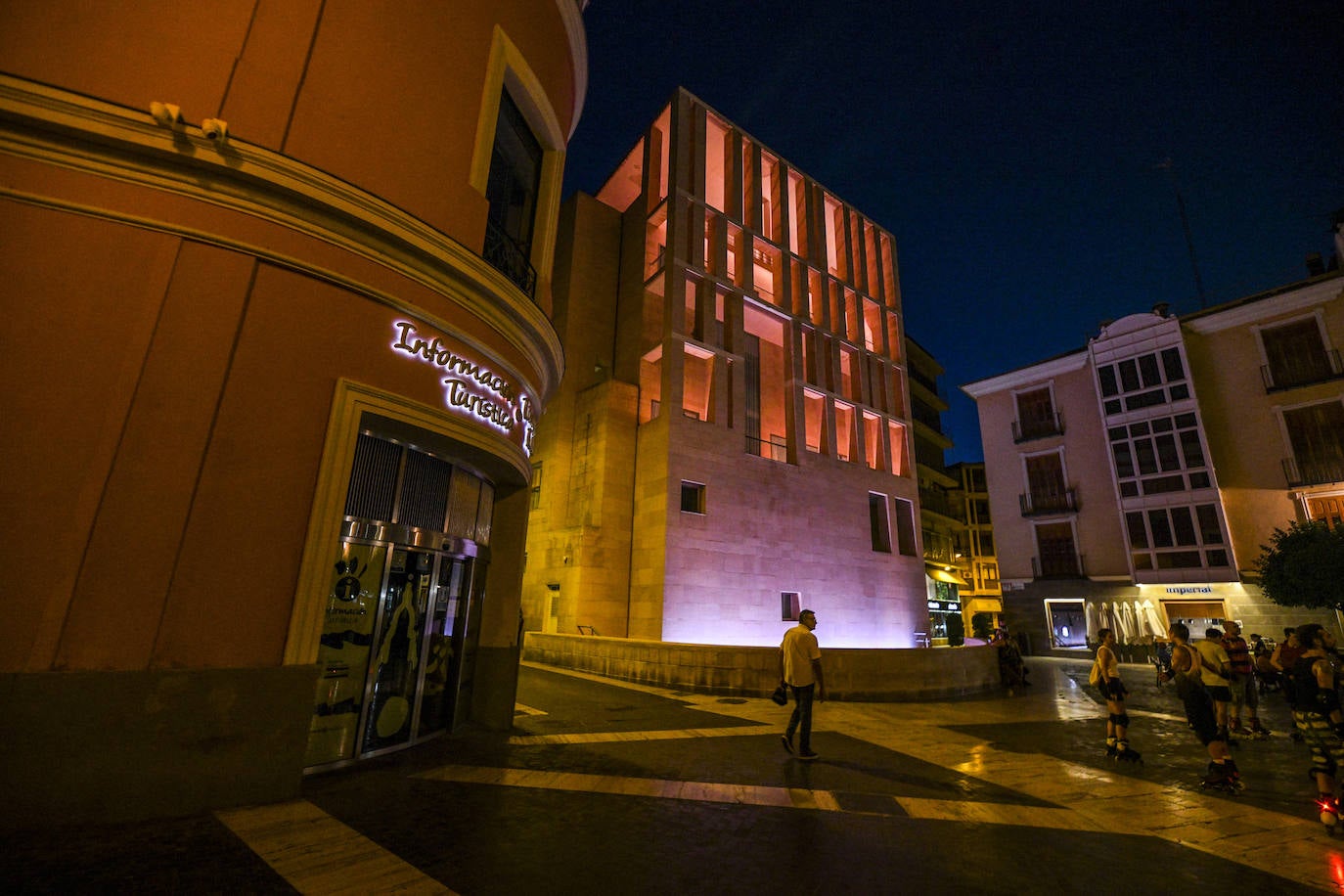 Fotos: Menos luces en Murcia en el primer día de aplicación de la ley de ahorro energético