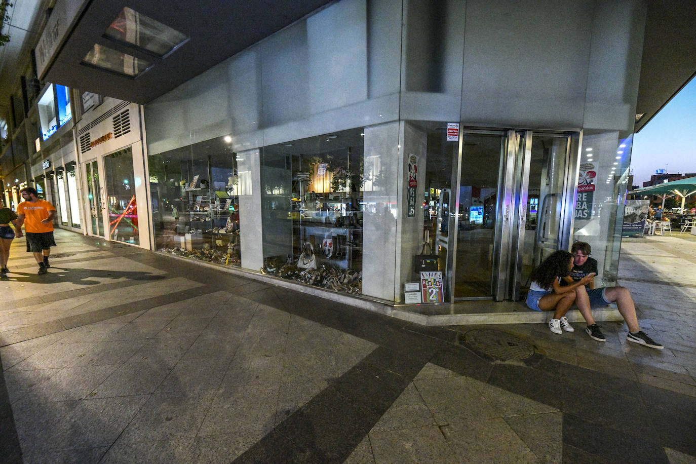 Fotos: Menos luces en Murcia en el primer día de aplicación de la ley de ahorro energético