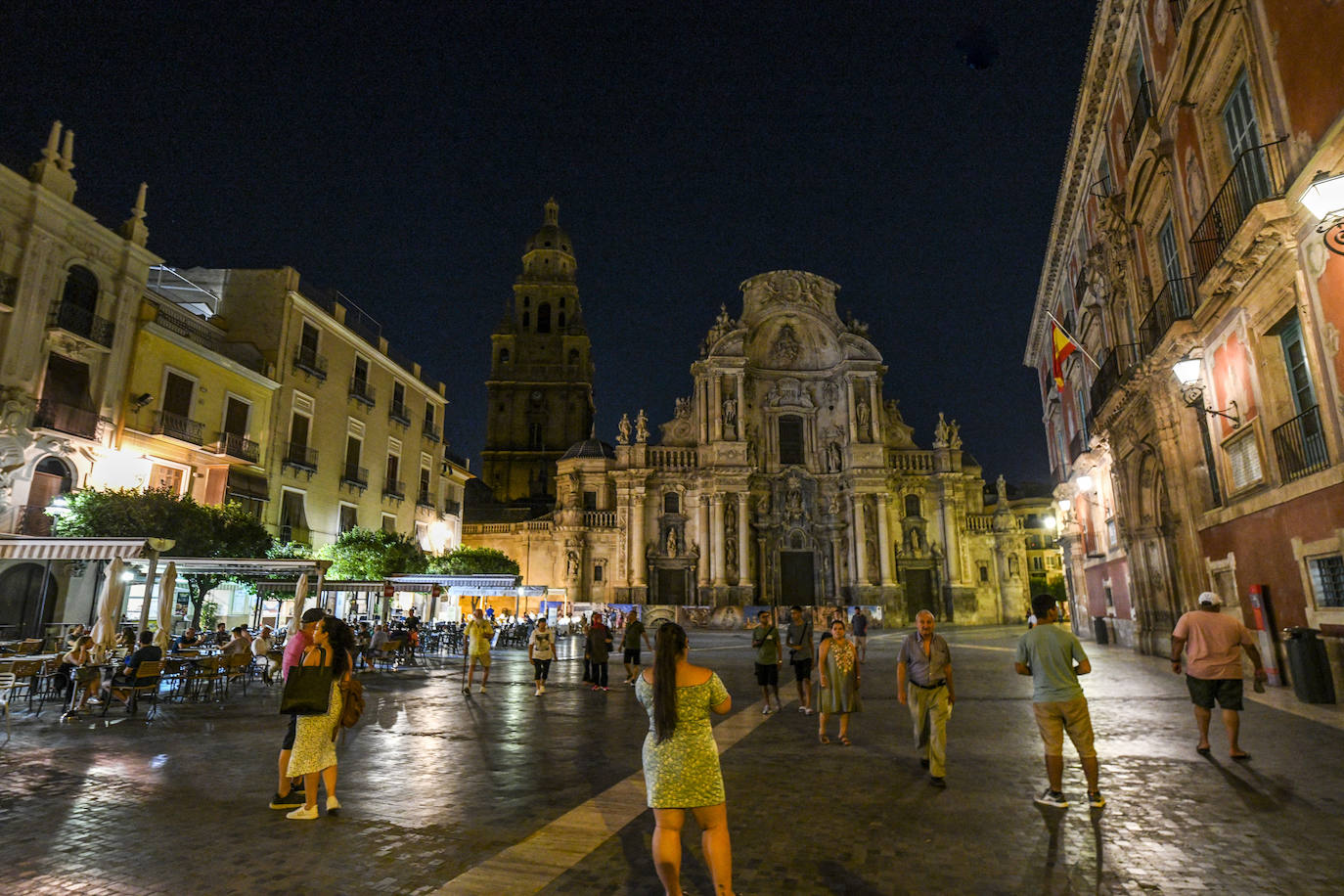 Fotos: Menos luces en Murcia en el primer día de aplicación de la ley de ahorro energético