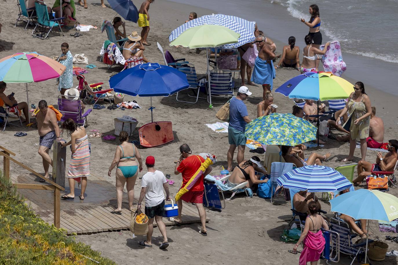 Fotos: Las playas de La Manga se llenan de turistas