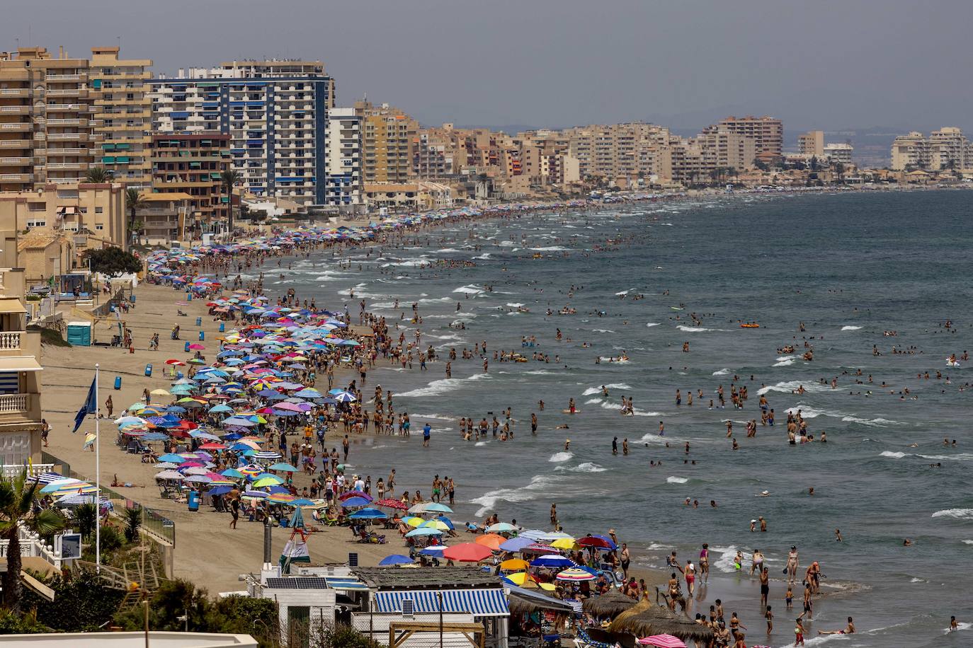 Fotos: Las playas de La Manga se llenan de turistas