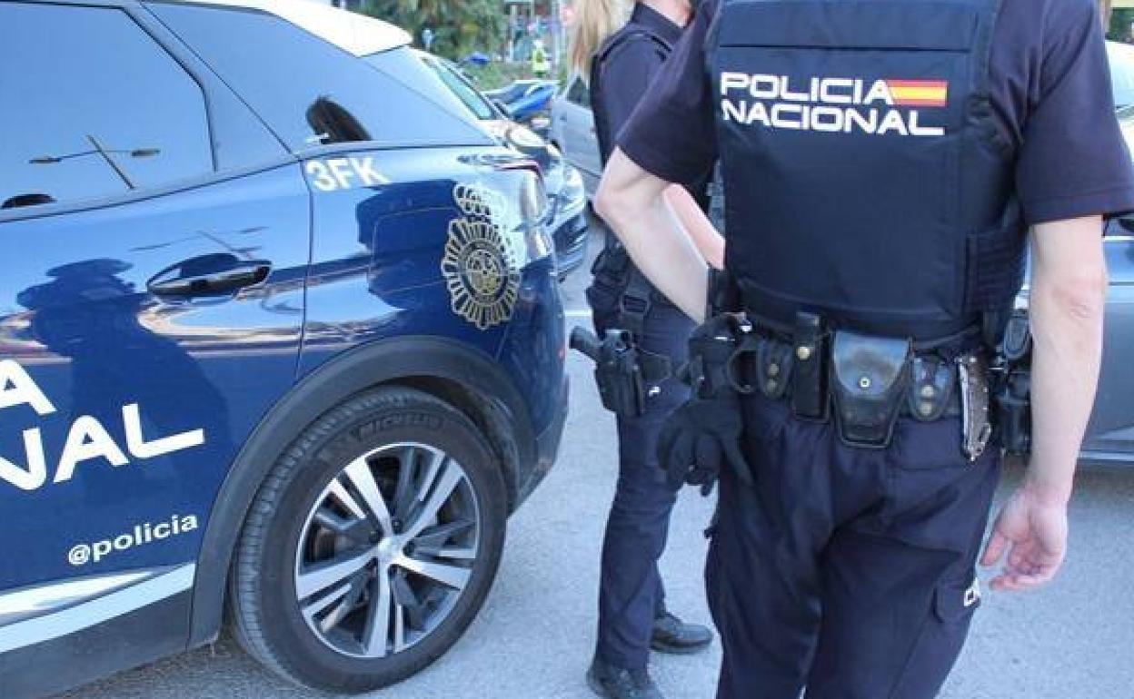 Imagen de archivo de dos policías nacionales. 