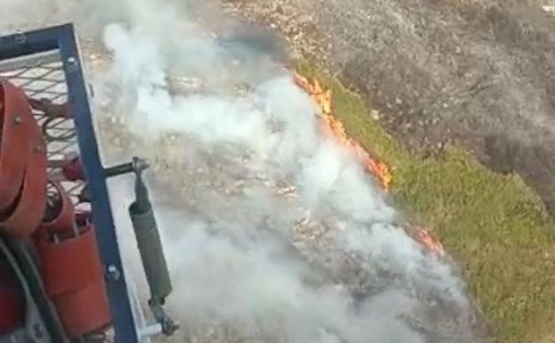 Forestales del Niño de Mula ayudando a la extinción del fuego en Vall d'Ebo.