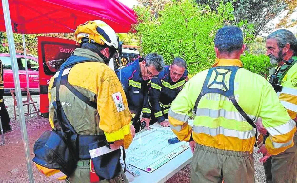 Medios de la Región siguen en el fuego de Alicante