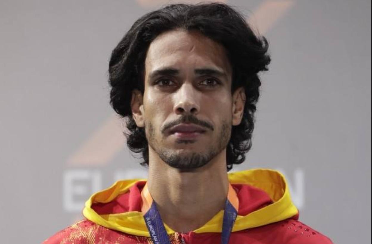 Mohamed Katir, este martes, en el segundo escalón del podio.