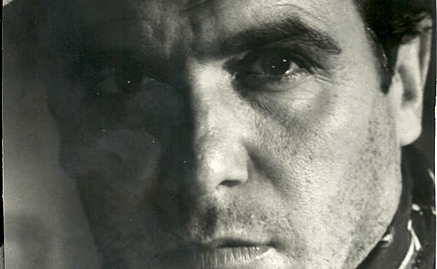 Imagen principal - Paco Rabal, fotografiado en distintas épocas de su vida.