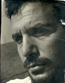 Imagen secundaria 2 - Paco Rabal, fotografiado en distintas épocas de su vida.