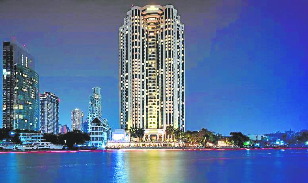 Hotel Península Bangkok (excelente). Asia- Tailandia- Bankok. Es otra opción igualmente válida que la anterior, por cuanto rivaliza directamente con el hotel Mandarín. La atención del personal y la gastronomía son excelentes. Uno tiene la sensación de que el servicio y el personal del hotel son capaces de facilitar cualquier deseo o necesidad que demande el cliente. 