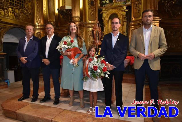 El Bando de los Caballos del Vino proclamó anoche a Rosalía Dólera Martínez y Adriana Sánchez Dólera como nuevas Amazonas y a Pedro Salcedo Rodríguez, como Caballista del Año. Las inclemencias del tiempo obligaron a modificar los planes a última hora y el acto se celebró en la Iglesia de San José en la calle Mayor.