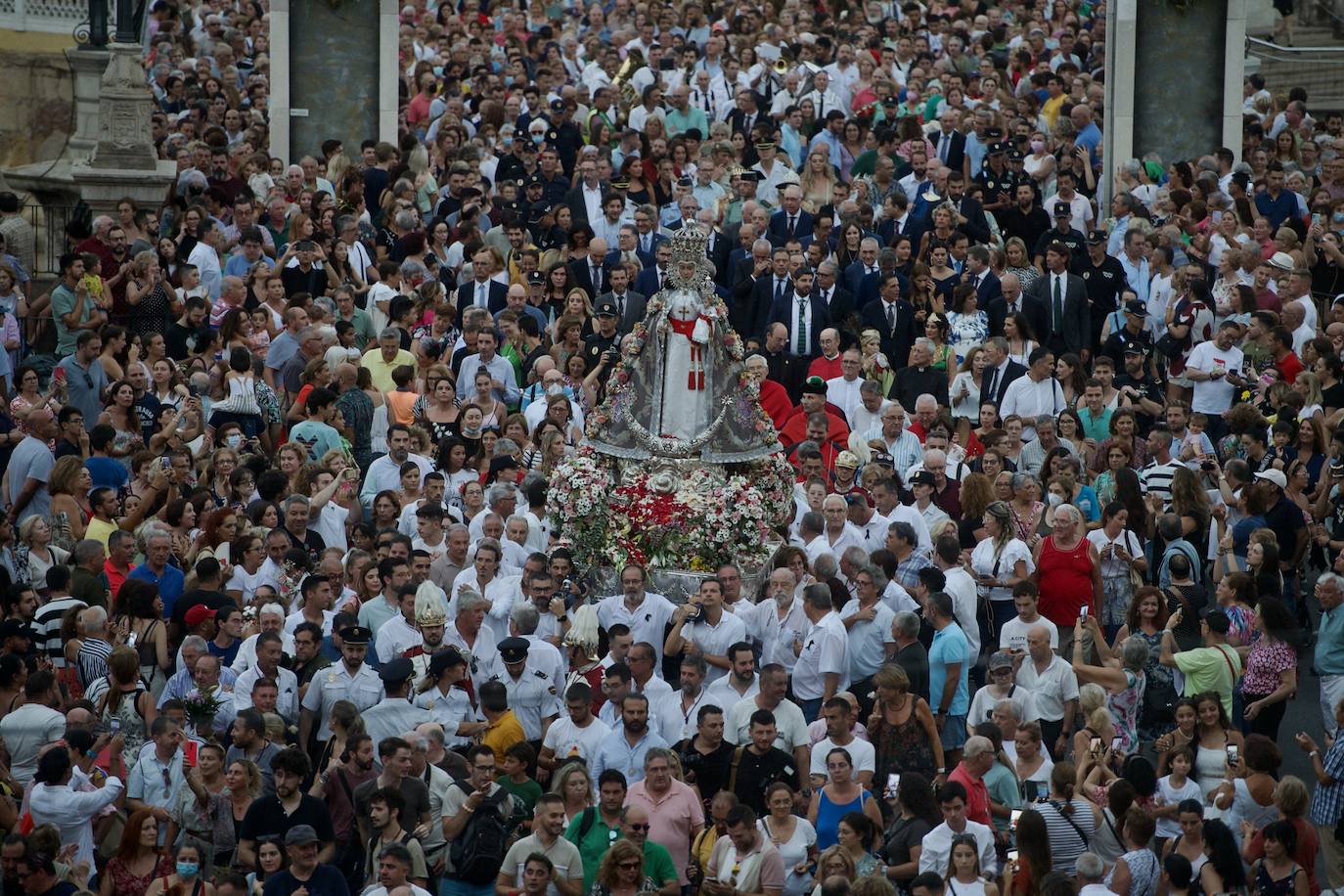 Fotos: La Virgen de la Fuensanta baja a Murcia dos años y medio después