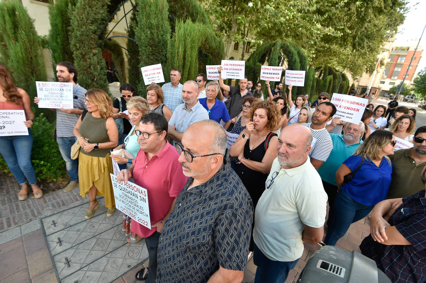 Fotos: Concentración de Miembros de la Red de Lucha contra la Pobreza y la Exclusión Social de la Región