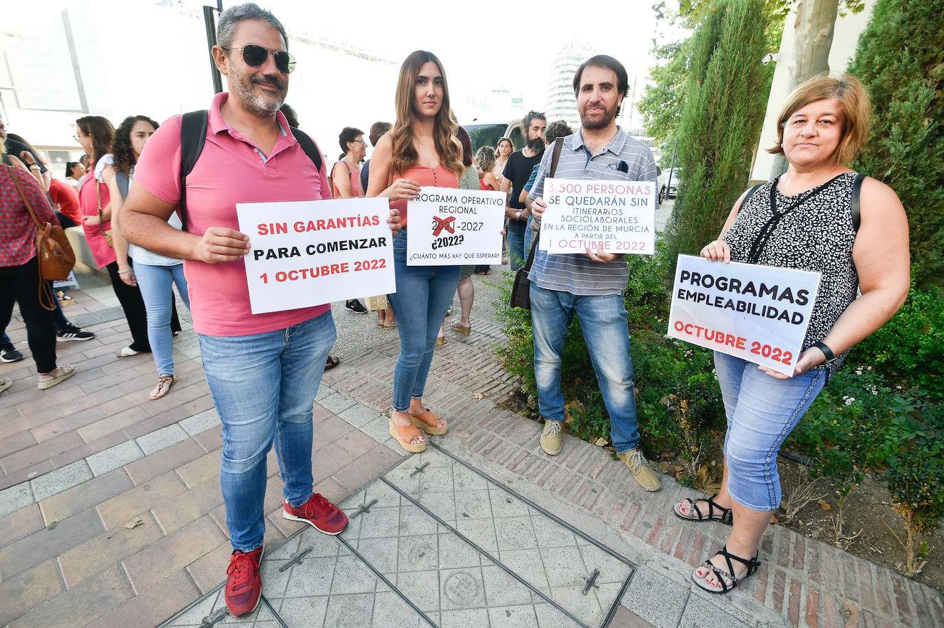 Fotos: Concentración de Miembros de la Red de Lucha contra la Pobreza y la Exclusión Social de la Región