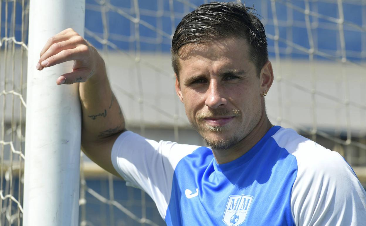 Dani Aquino, ayer, tras finalizar la sesión de entrenamiento del Mar Menor en el Pitín. 