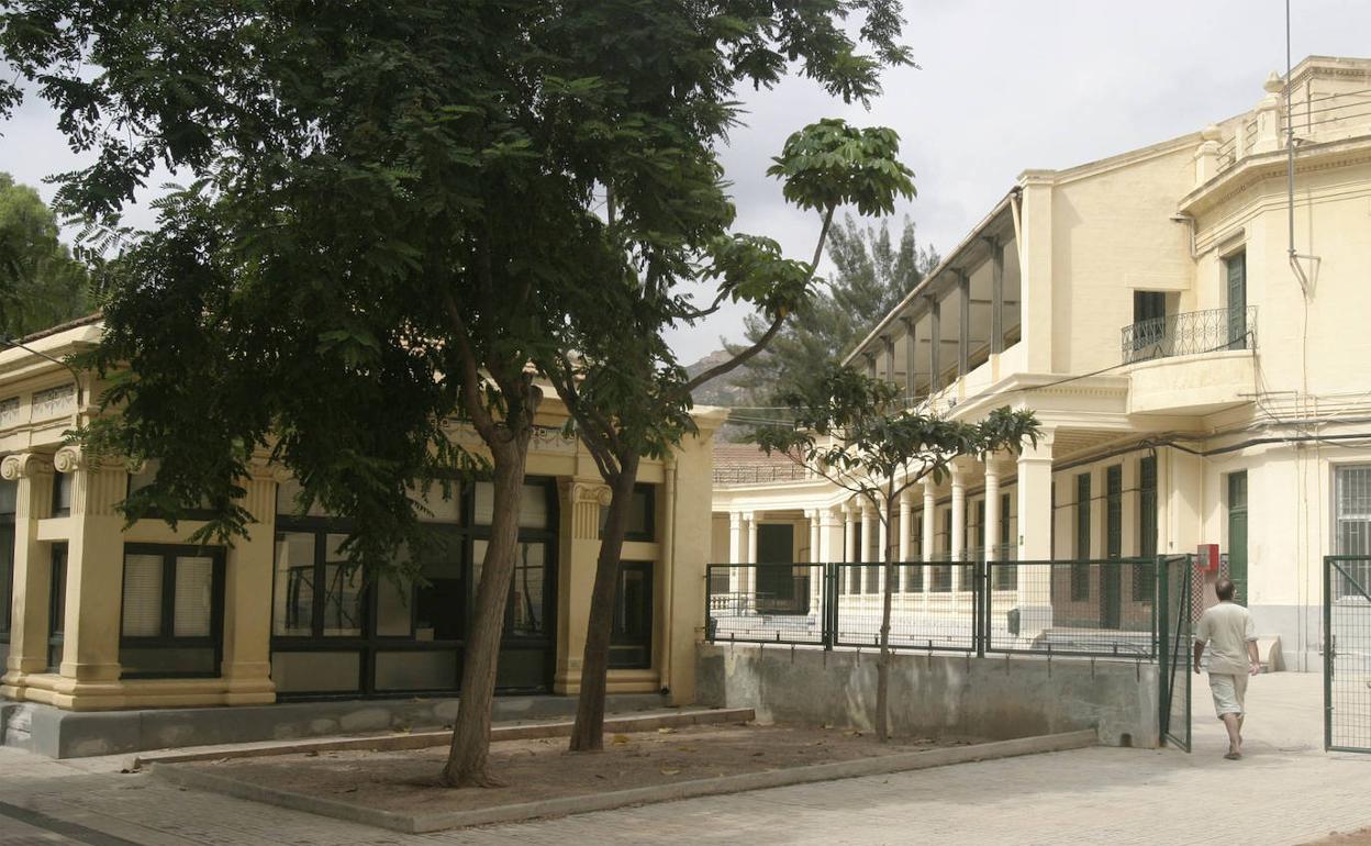 Imagen reciente del patio interior y varias secciones de la Casa del Niño de Cartagena. 