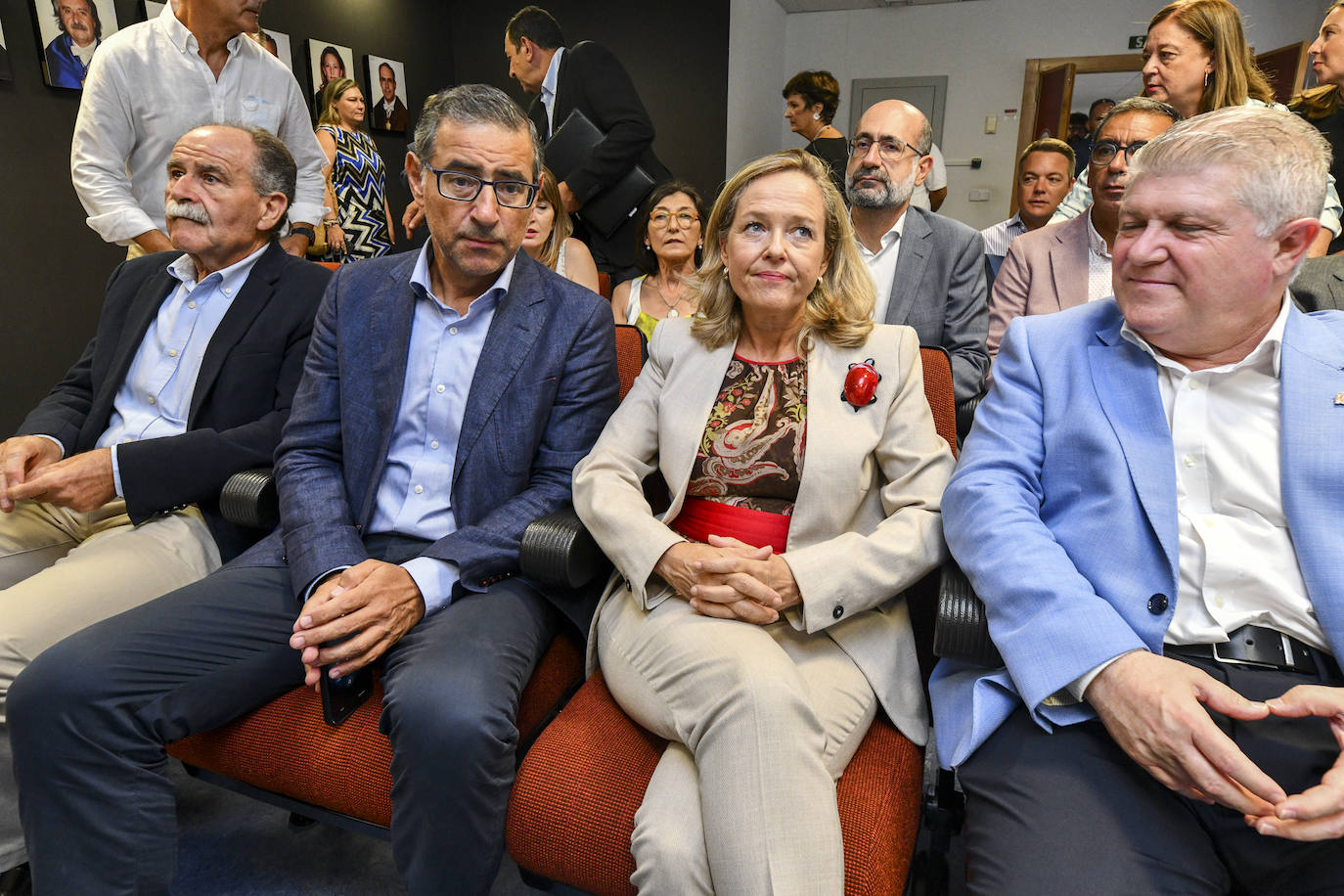 Fotos: Nadia Calviño conoce los proyectos de investigación en ciberseguridad y 5G y 6G de la UMU