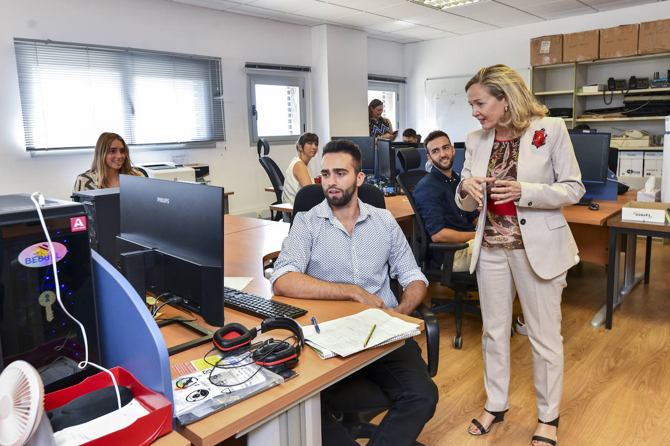 Fotos: Nadia Calviño conoce los proyectos de investigación en ciberseguridad y 5G y 6G de la UMU