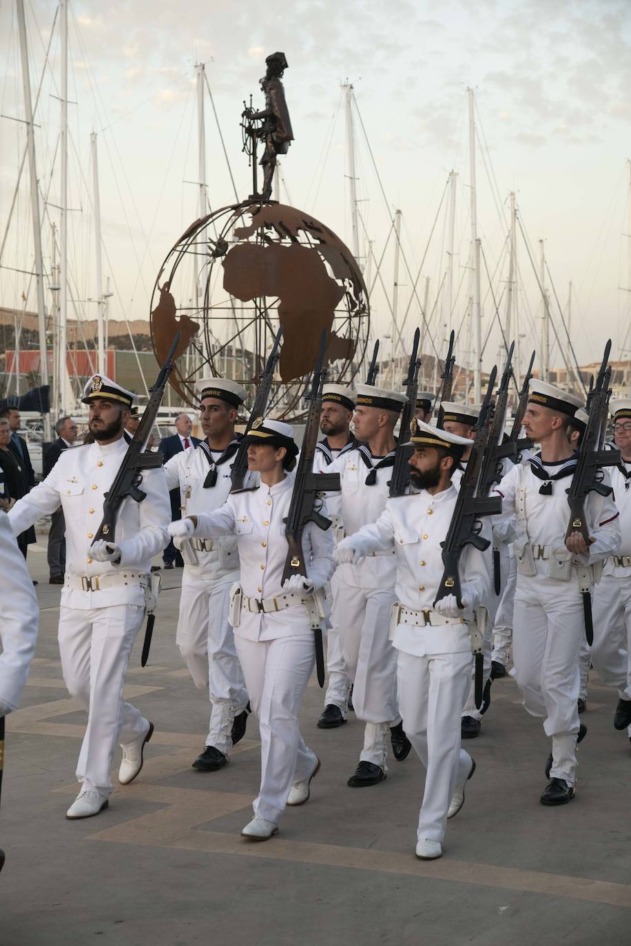 Fotos: La Armada homenajea a Juan Sebastián Elcano en Cartagena