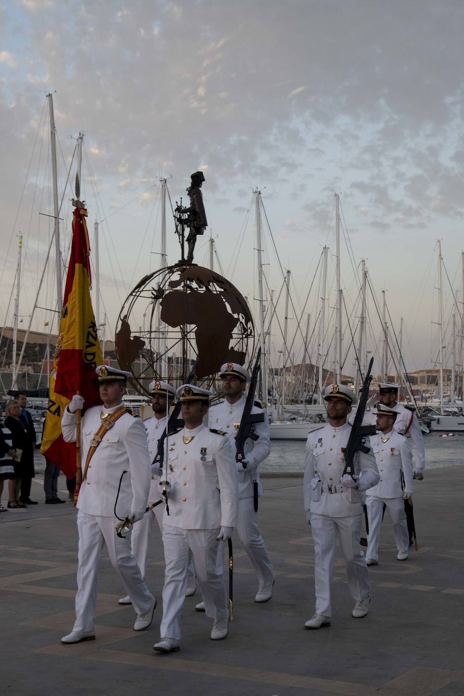 Fotos: La Armada homenajea a Juan Sebastián Elcano en Cartagena