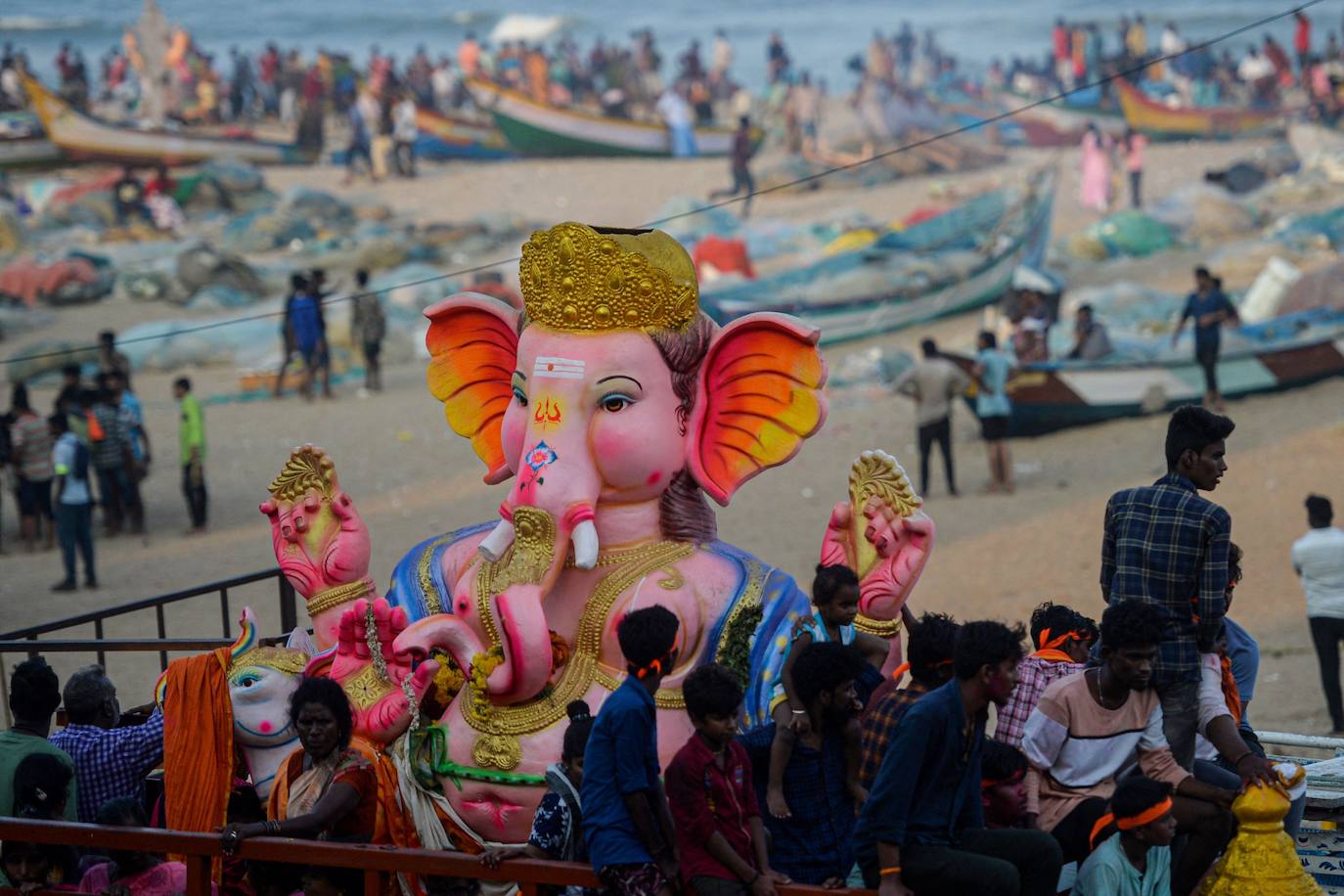 Fotos: ¡Al agua Ganesh!