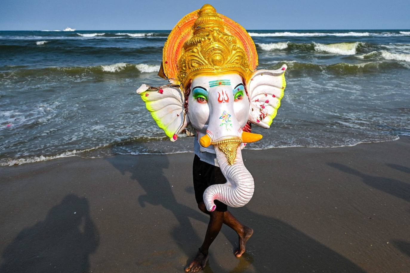 Fotos: ¡Al agua Ganesh!