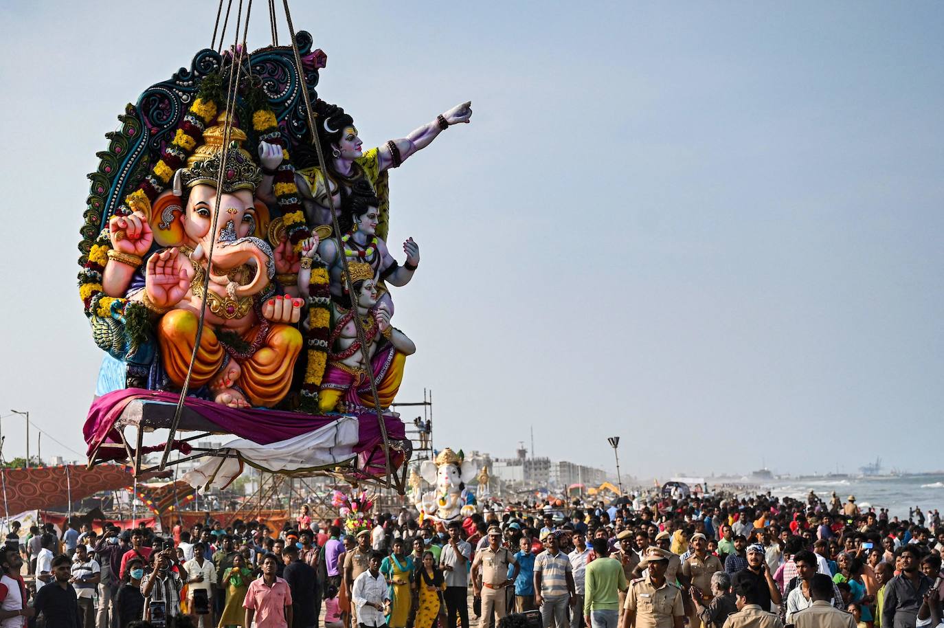 Fotos: ¡Al agua Ganesh!