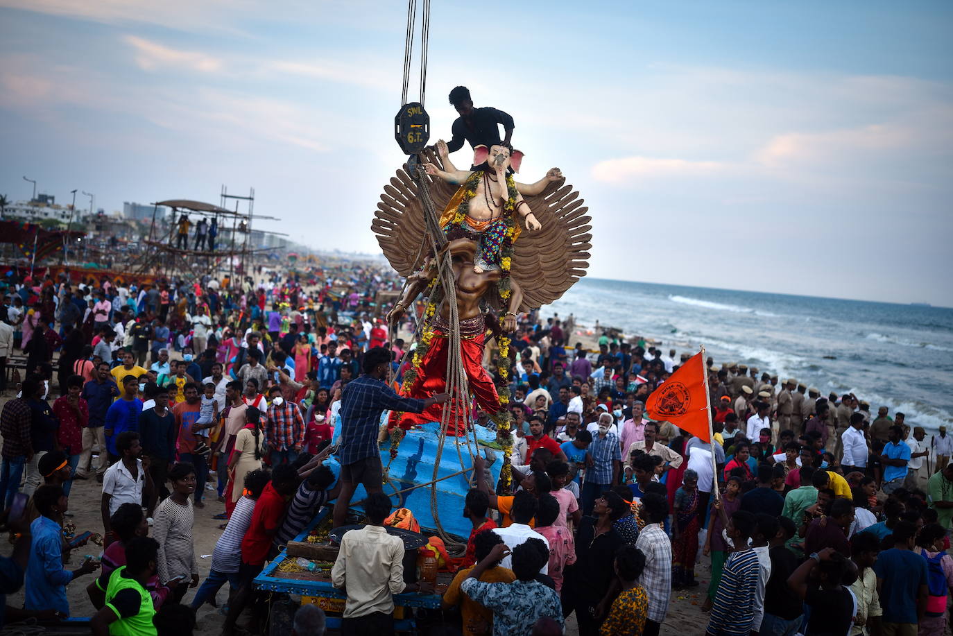 Fotos: ¡Al agua Ganesh!