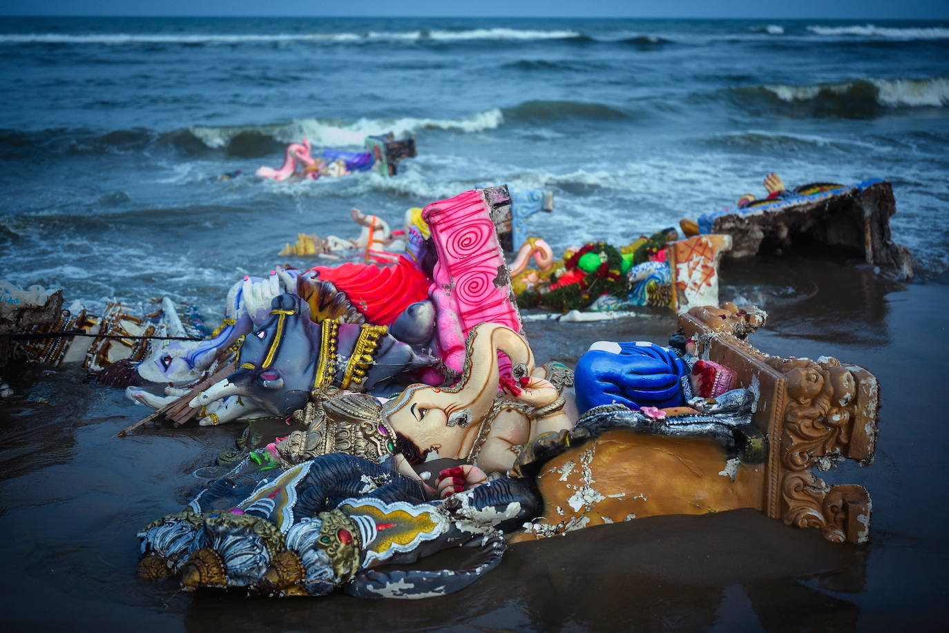 Fotos: ¡Al agua Ganesh!