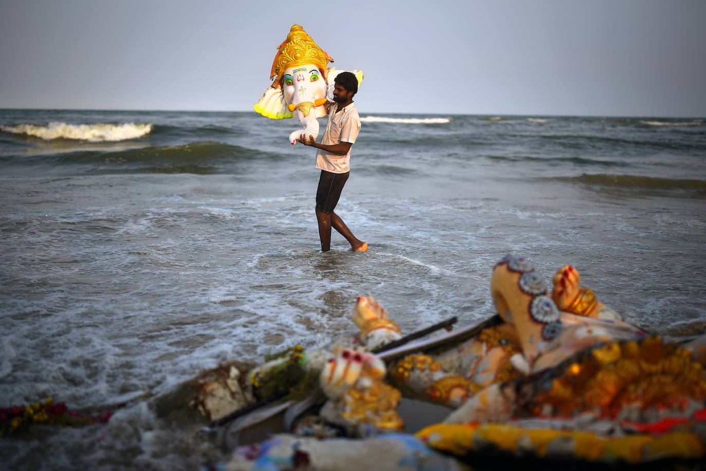 Fotos: ¡Al agua Ganesh!