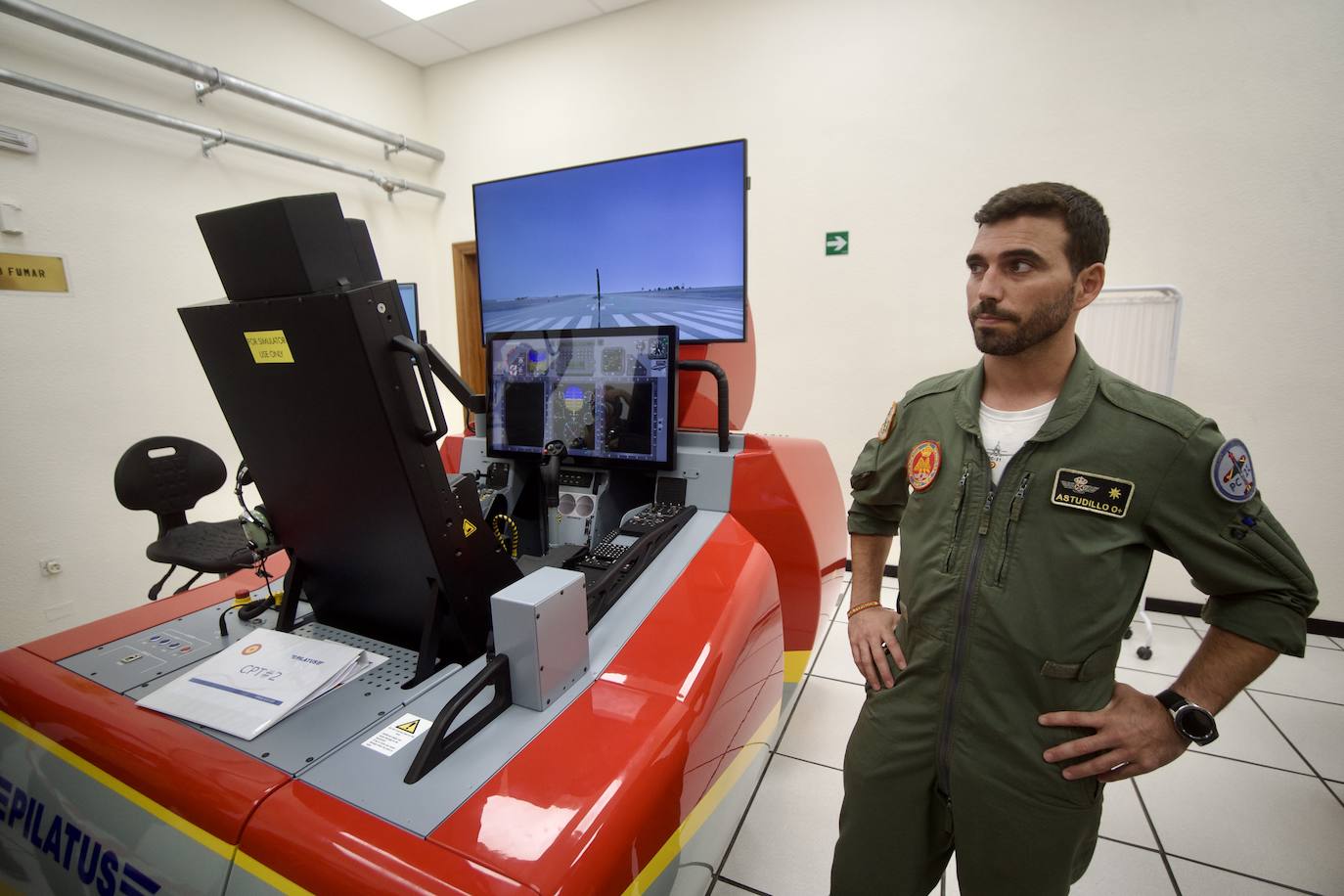 Fotos: Los futuros pilotos de la AGA estrenan un nuevo avión de entrenamiento más moderno y eficiente, en imágenes