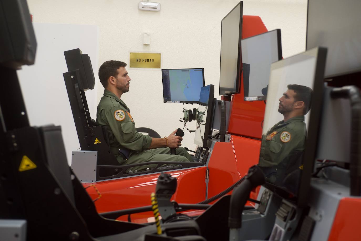 Fotos: Los futuros pilotos de la AGA estrenan un nuevo avión de entrenamiento más moderno y eficiente, en imágenes